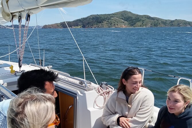 San Francisco Bay 2-Hour Sailing Adventure From Sausalito - Navigating the Golden Gate Bridge and Alcatraz