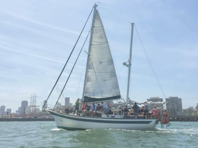 San Francisco: Bay Sailing Tour With Drinks - Sail Past Iconic Landmarks