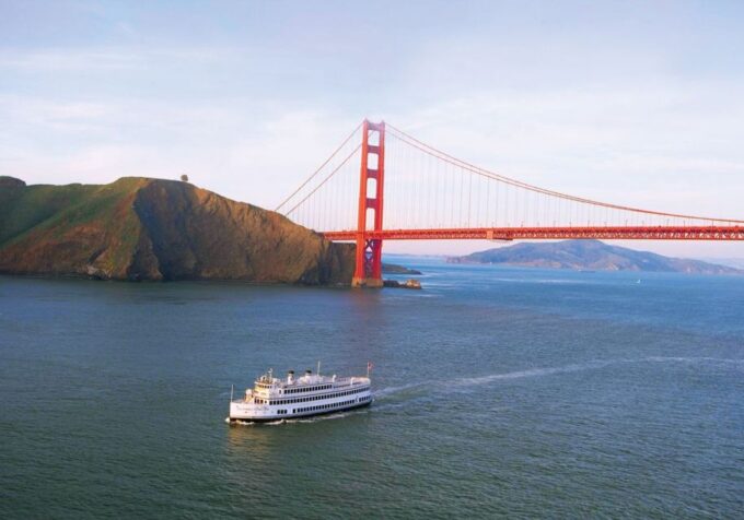 San Francisco: Christmas Day Buffet Brunch or Dinner Cruise - Brunch Vs. Dinner Cruise