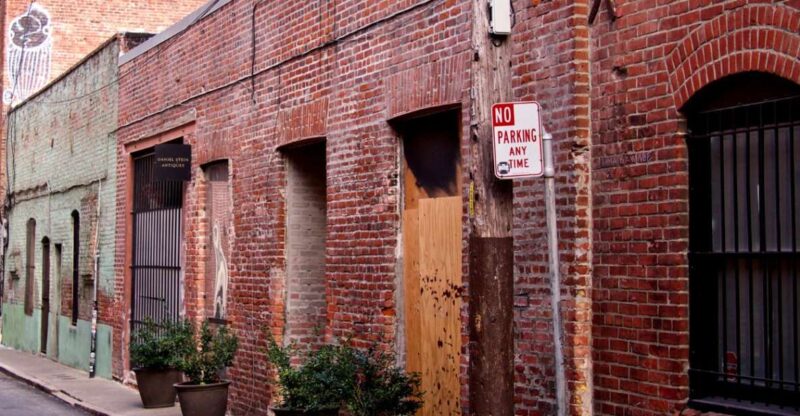 San Francisco: Gold, Greed, and Gunslingers Walking Tour - Experience Highlights