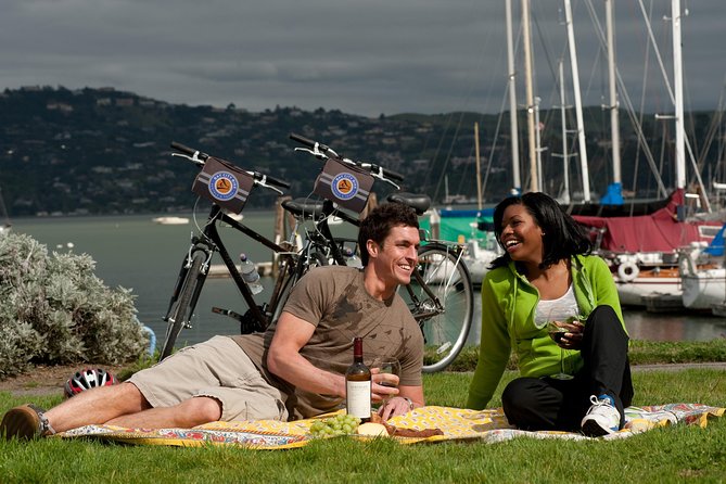 San Francisco Golden Gate Bridge to Sausalito Guided Bike Tour - Exploring Sausalito Boardwalk