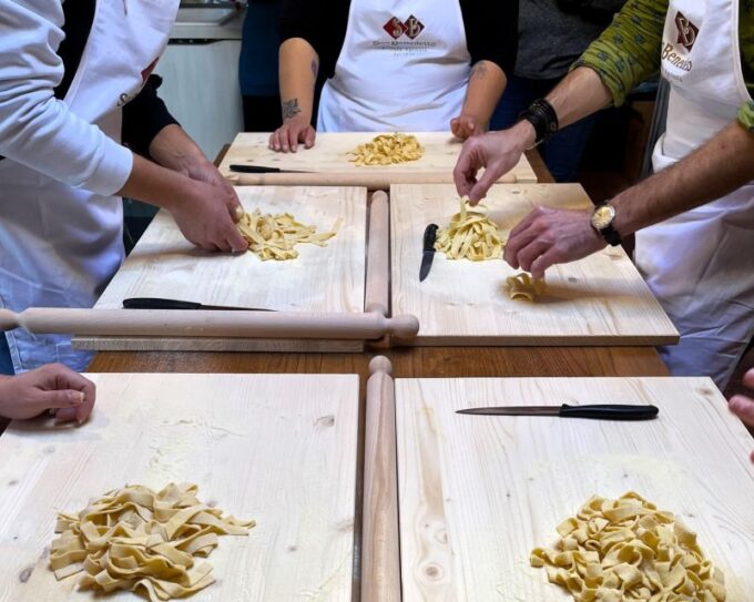 San Gimignano: Hands in Dough Cooking Class With Lunch - Activity Duration and Participants