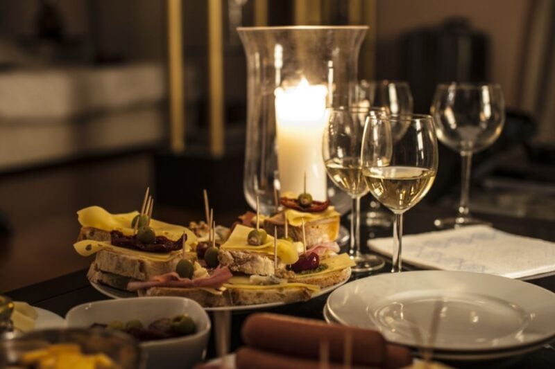 San Gimignano: Italian Aperitivo at a Locals Home - Important Details