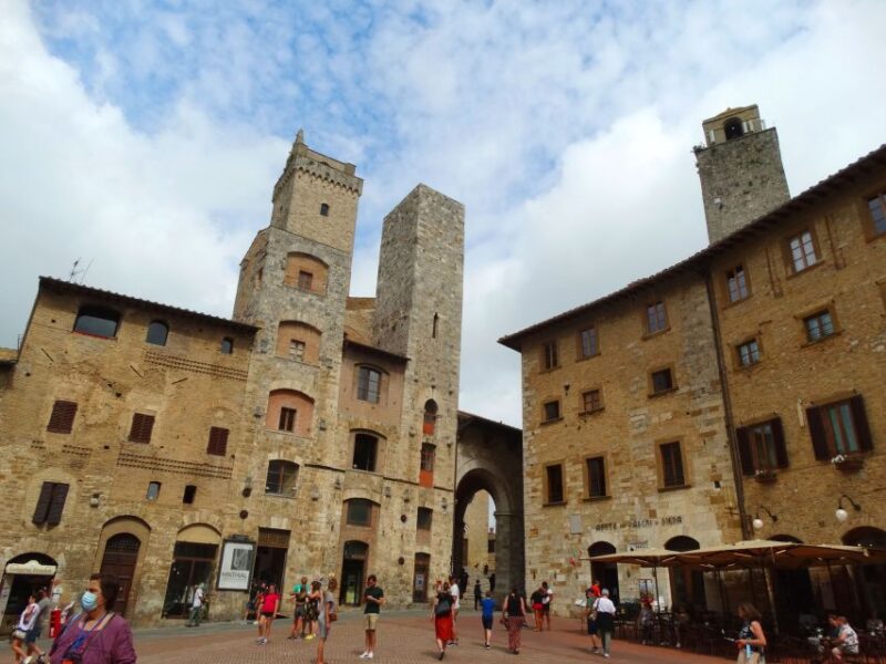 San Gimignano Private Guide: Manhattan of the Middle Ages - Piazza Del Duomo Landmark