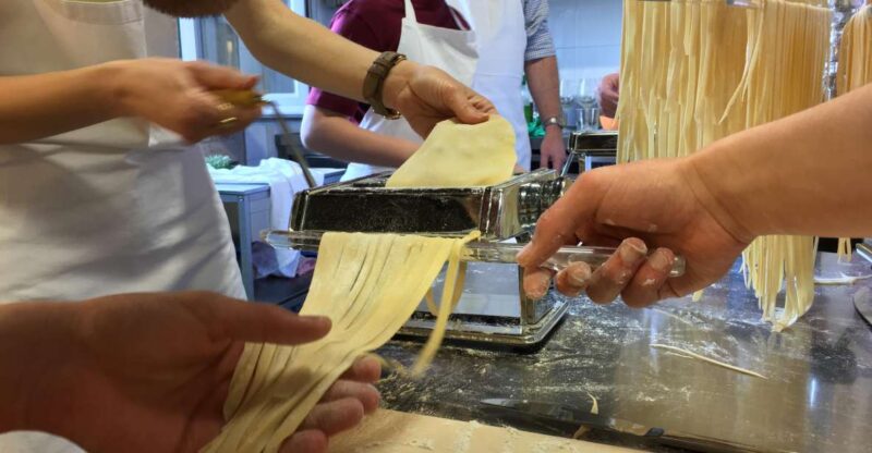 San Gimignano: Tuscan Cooking Class - Experience Highlights