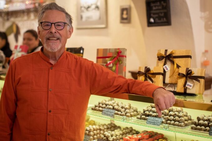 San Miguel De Allende: Chocolate Tasting and Walking Tour - Engaging With Local Merchants