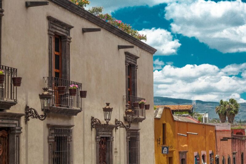 San Miguel De Allende: Downtown Walking Tour - Colorful Streets and Architecture