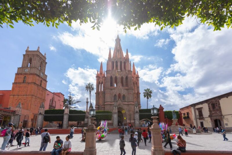 San Miguel: Landmarks and Lunch Walking Tour in English - Experience Highlights