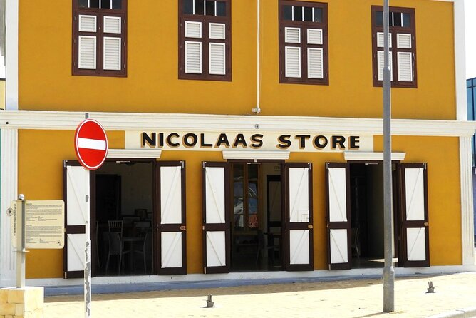 San Nicolaas: Island Tour, History, Museum & Baby Beach - San Nicolaas Murals