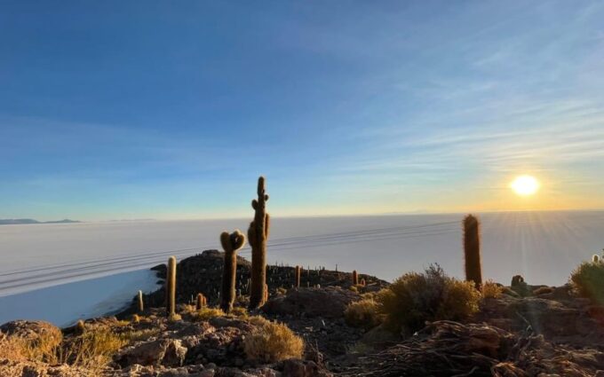 San Pedro De Atacama: 4-Day Uyuni Salt Flats Tour - Crossing the Border
