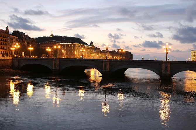 San Sebastian 1-Hour Small Group Tour - Key Points