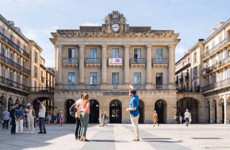 San Sebastian Aquarium Entry Ticket and City Walking Tour - Key Points