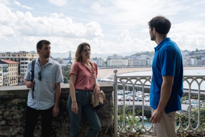 San Sebastian Aquarium Entry Ticket and City Walking Tour - Group Size and Accessibility