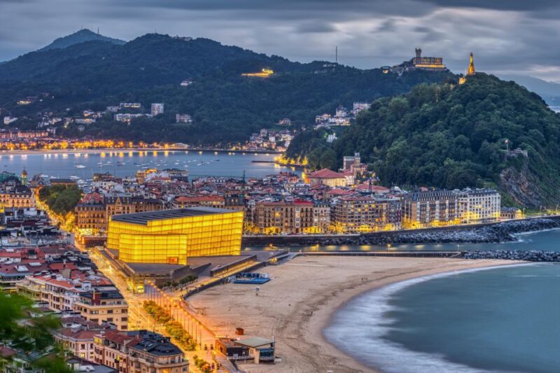 San Sebastian: City Highlights Guided Walking Tour - Exploring La Concha Beach
