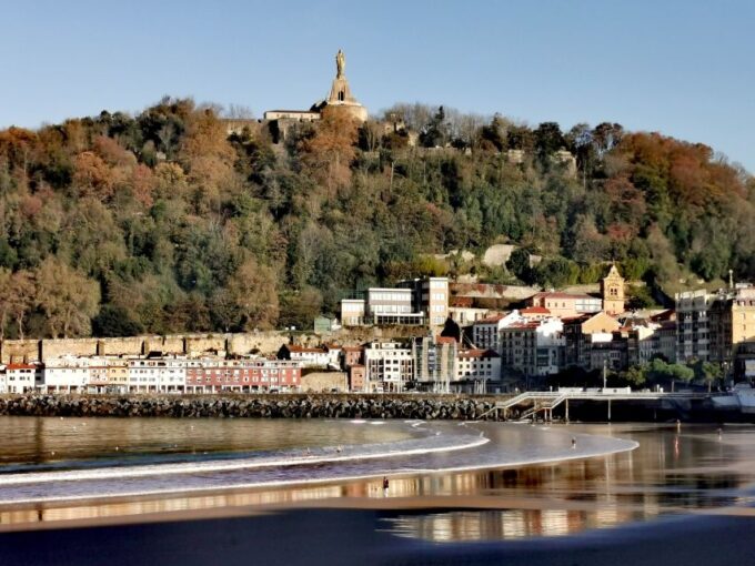 San Sebastián: City Tour With Pintxos and Wine - Artisanal Ice Cream