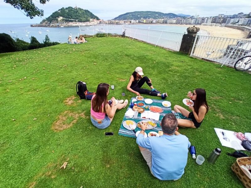 San Sebastian: Discover San Sebastian on a Bike - The Guided Bike Tour