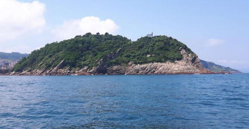 San Sebastian: Discover San Sebastians Secret Cliffs - Ancient Fishermans Dwellings