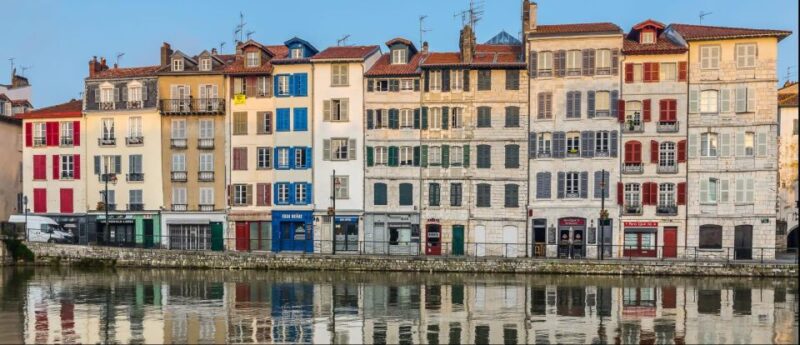 San Sebastian: Discover the Best of Basque and French Culture - Enjoying a Morning Snack and Drink