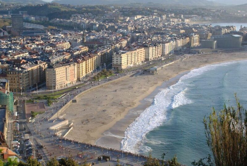 San Sebastian - Donostia Private Guided Walking Tour - Ambiance of Plaza De La Constitución