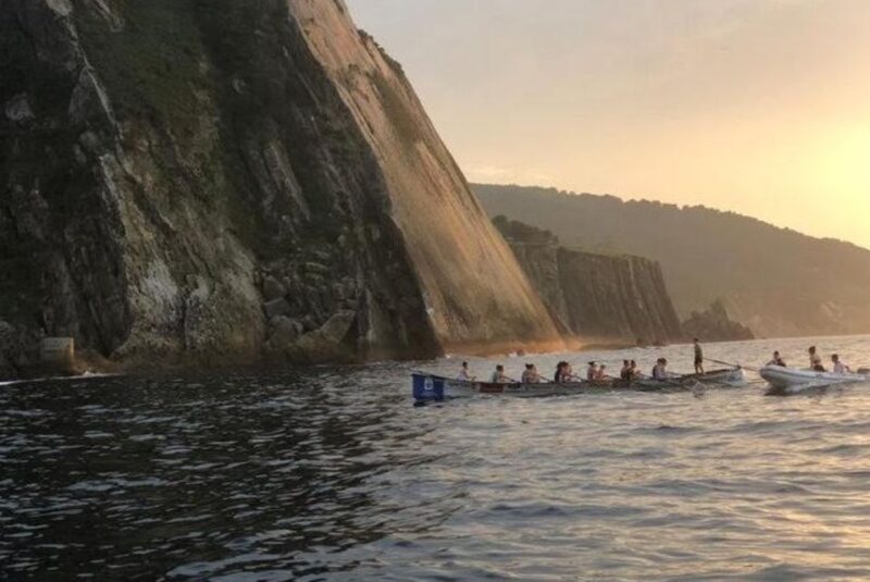 San Sebastian: Exclusive Yacht Tour in La Concha Bay - Coastline and Harbor Exploration