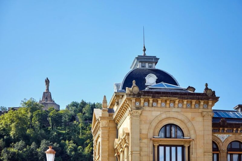 San Sebastian: Express Walk With a Local in 60 Minutes - Key Points