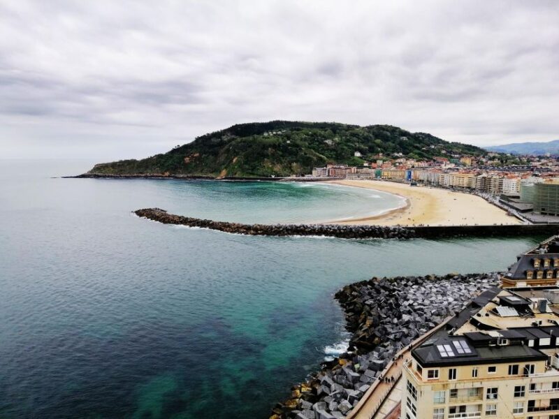 San Sebastian: Express Walk With a Local in 60 Minutes - Personalized Recommendations and Small Group Experience