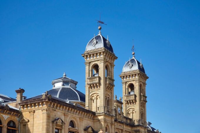 San Sebastian: Express Walk With a Local in 60 Minutes - Maximizing Time in San Sebastian