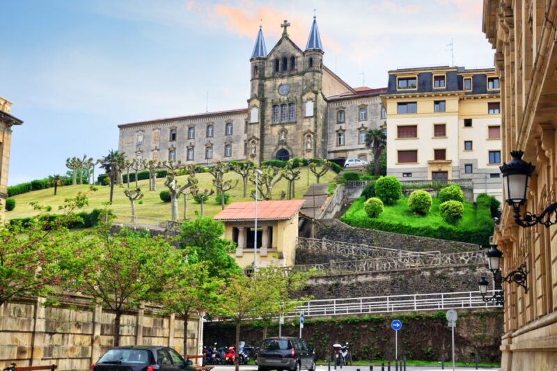 San Sebastian: First Discovery Walk and Reading Walking Tour - Key Points