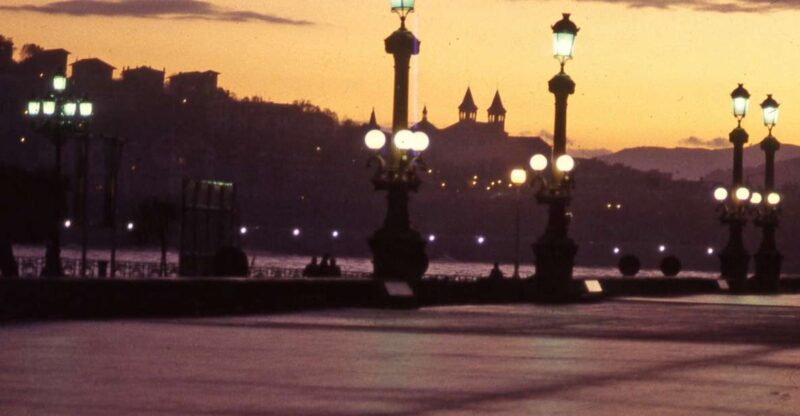 San Sebastian: First Discovery Walk and Reading Walking Tour - Itinerary Highlights