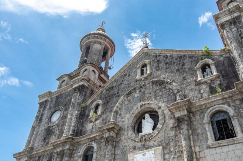 San Sebastian: First Discovery Walk and Reading Walking Tour - Experience and Features