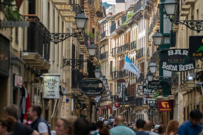 San Sebastian: First Discovery Walk and Reading Walking Tour - Starting Location