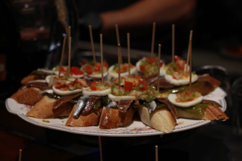 San Sebastian: Guided Food Tour With Pintxo Tasting & Wines - Exploring the Parte Vieja (Old Town)