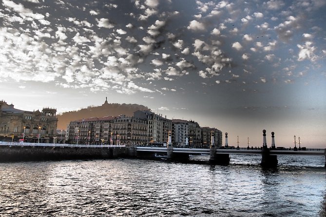 San Sebastian Highlights Private City Tour With Hotel Pick up - Guides and Their Expertise