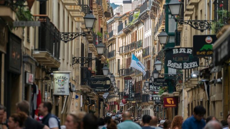 San Sebastian: Highlights Self Guided Scavenger Hunt & Tour - Itinerary Highlights