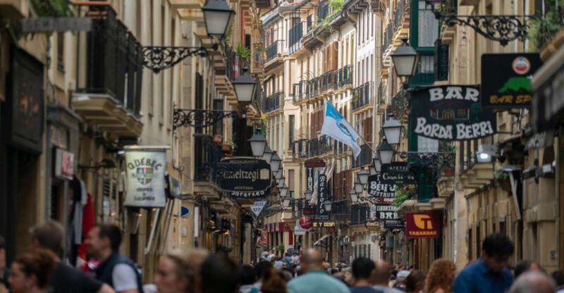 San Sebastian: Highlights Self Guided Scavenger Hunt & Tour - Scavenger Hunt Experience