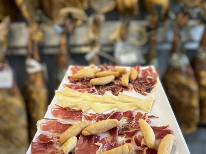 San Sebastian: Market, Pintxos and Wine Tasting Tour - Tour Booking Details