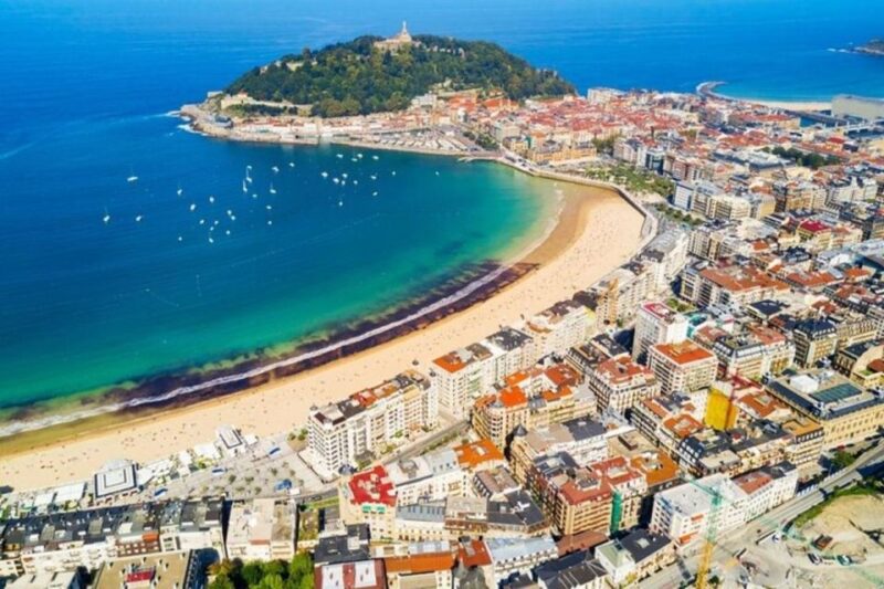 San Sebastian : Must-See Attractions Walking Tour - La Concha Beach
