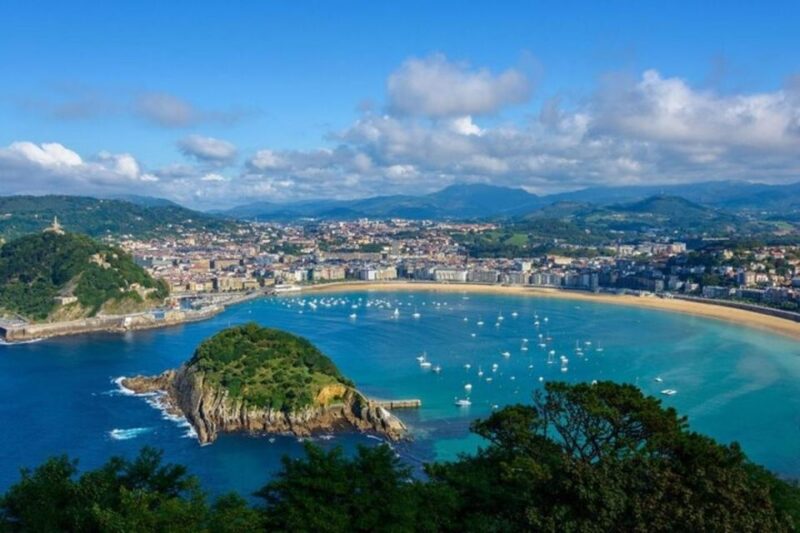 San Sebastian : Must-See Attractions Walking Tour - Mercado De La Bretxa