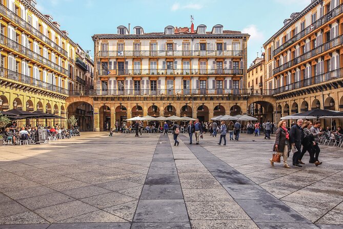 San Sebastian: Old Town Outdoor Escape Game - Meeting and Pickup