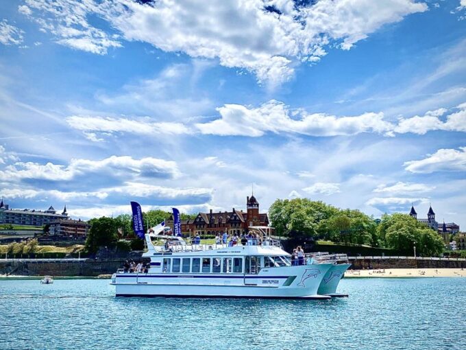 San Sebastian: Panoramic Catamaran Tour of the Bay and Coast - The Architectural Gems of San Sebastian