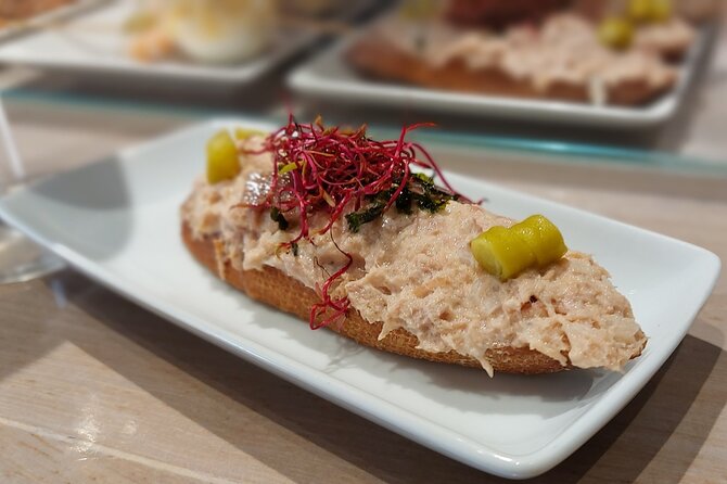 San Sebastián Pintxos Tour: Delicious Food, Drinks & Ambience - Guided Tour of San Sebastiáns Highlights