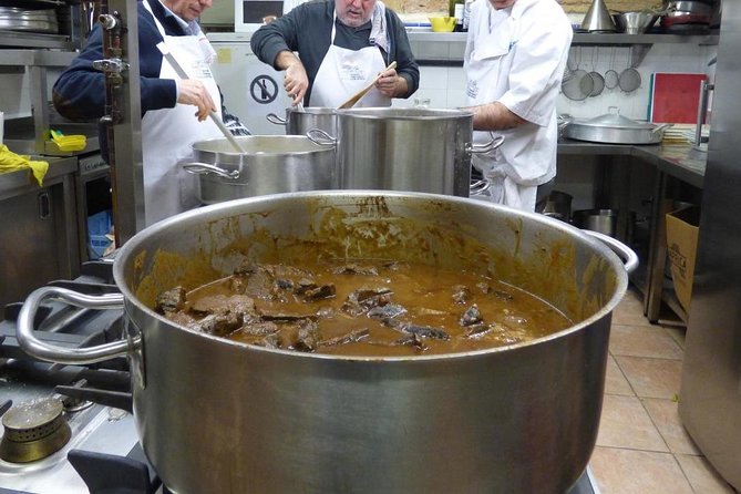 San Sebastián Private Food-Historical Tour & Meal at a Gastronomy Club - Basque Specialties and Traditions