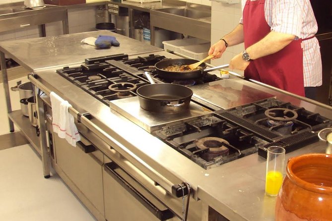 San Sebastián Private Food-Historical Tour & Meal at a Gastronomy Club - Handcrafted Meal Preparation