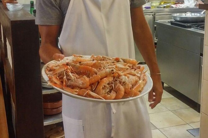 San Sebastián Private Food-Historical Tour & Meal at a Gastronomy Club - Tour Inclusions and Accessibility
