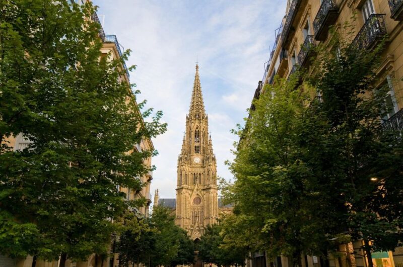 San Sebastian: Private Walking Tour With Pintxo and Drink - Itinerary Highlights