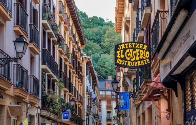 San Sebastian: Private Walking Tour With Pintxo and Drink - Meeting Point