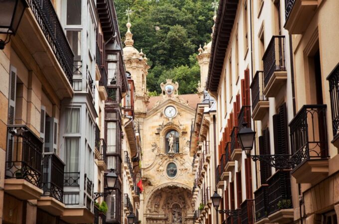 San Sebastian: Private Walking Tour With Pintxo and Drink - Tour Weather