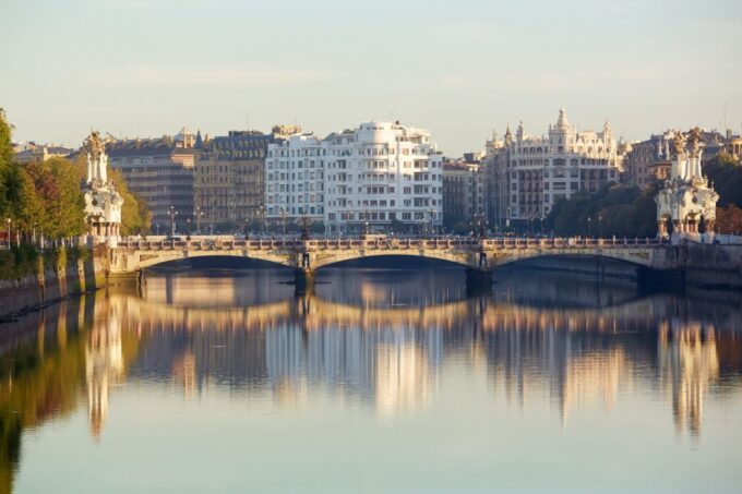 San Sebastian: Small Group Bike Tour - Tour Duration and Group Size