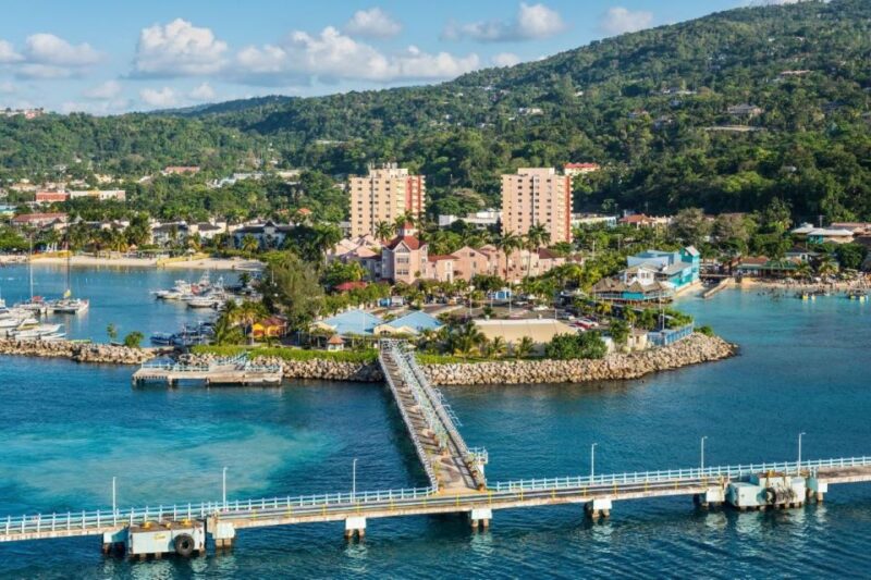 Sangster Airport: 1-Way Private Transfer to Ocho Rios - Comfortable and Scenic Travel