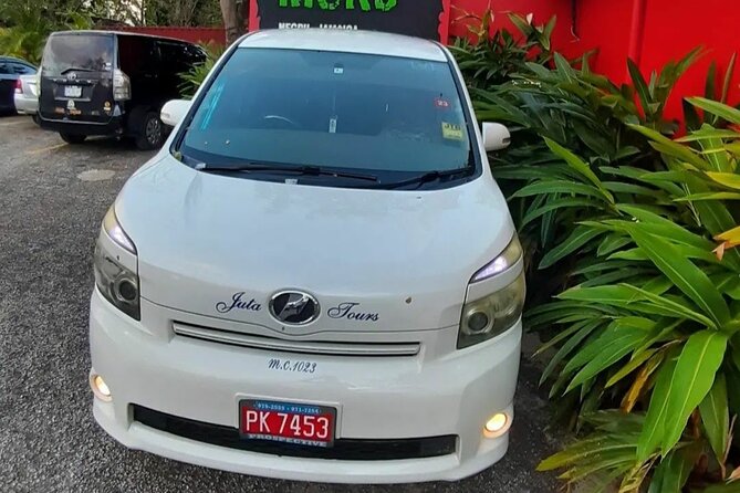 Sangster International Airport Round-Trip Transfer in Montego Bay - Transportation Amenities